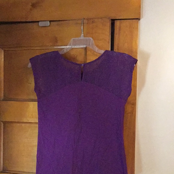 GAP Lace Sleeve Purple Top.              C009 - Picture 4 of 5